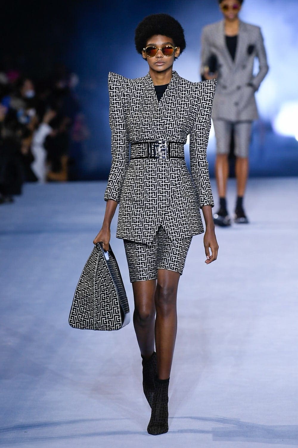 Balmain Printemps Été 2021 par RUNWAY MAGAZINE