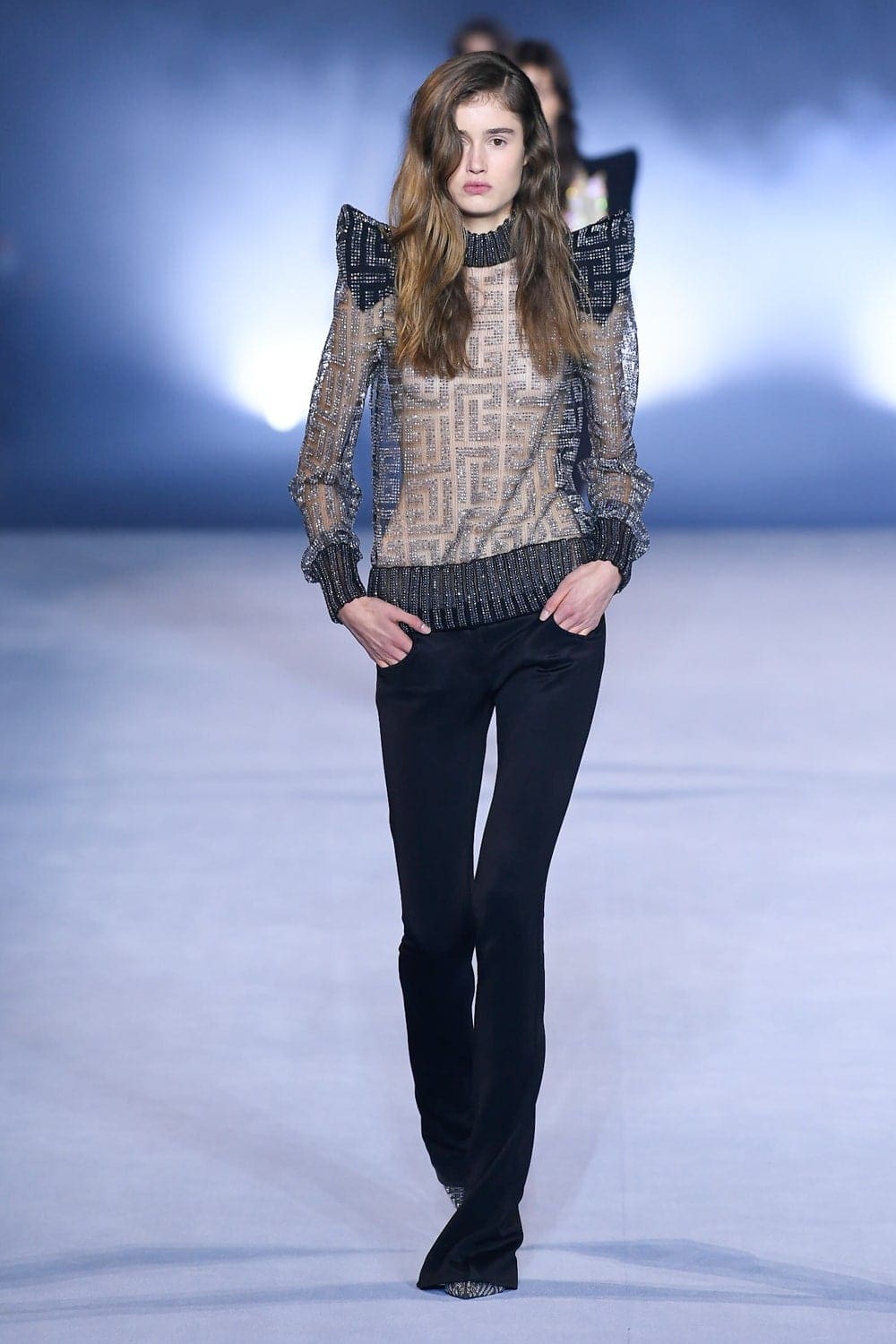 Balmain Printemps Été 2021 par RUNWAY MAGAZINE