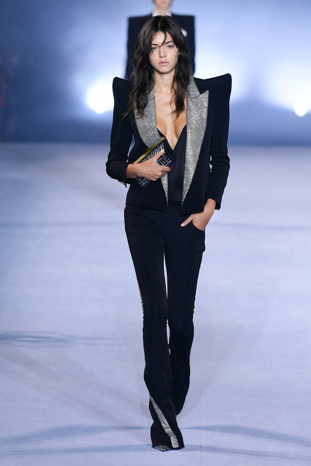 Balmain Printemps Été 2021 par RUNWAY MAGAZINE