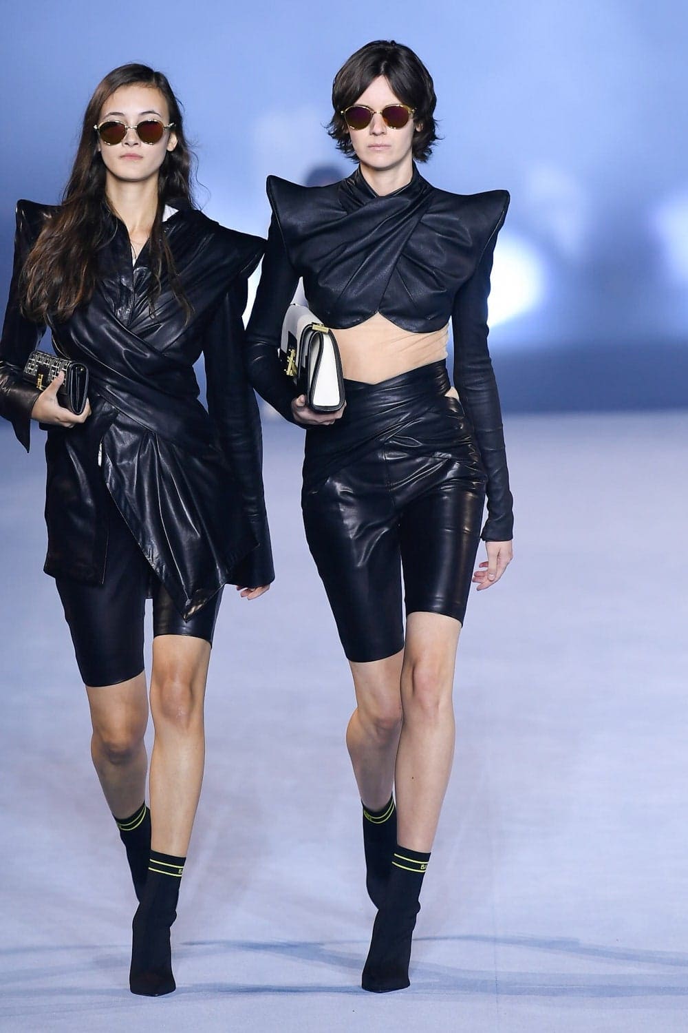 Balmain Printemps Été 2021 par RUNWAY MAGAZINE