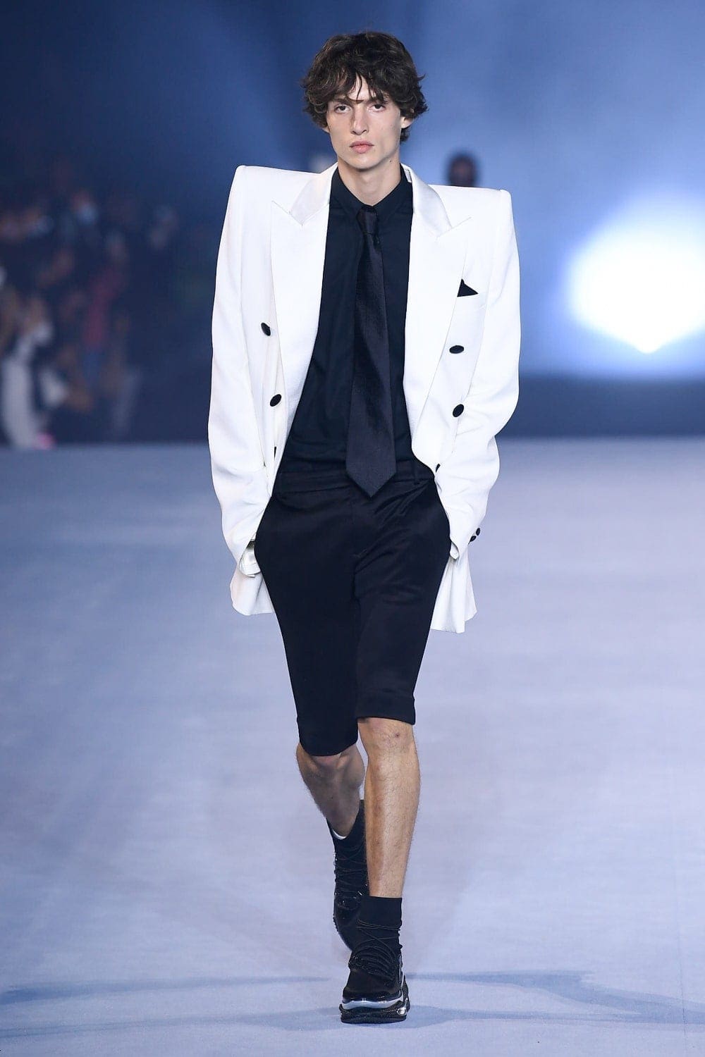 Balmain Printemps Été 2021 par RUNWAY MAGAZINE
