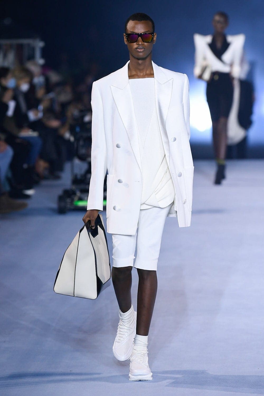 Balmain Printemps Été 2021 par RUNWAY MAGAZINE