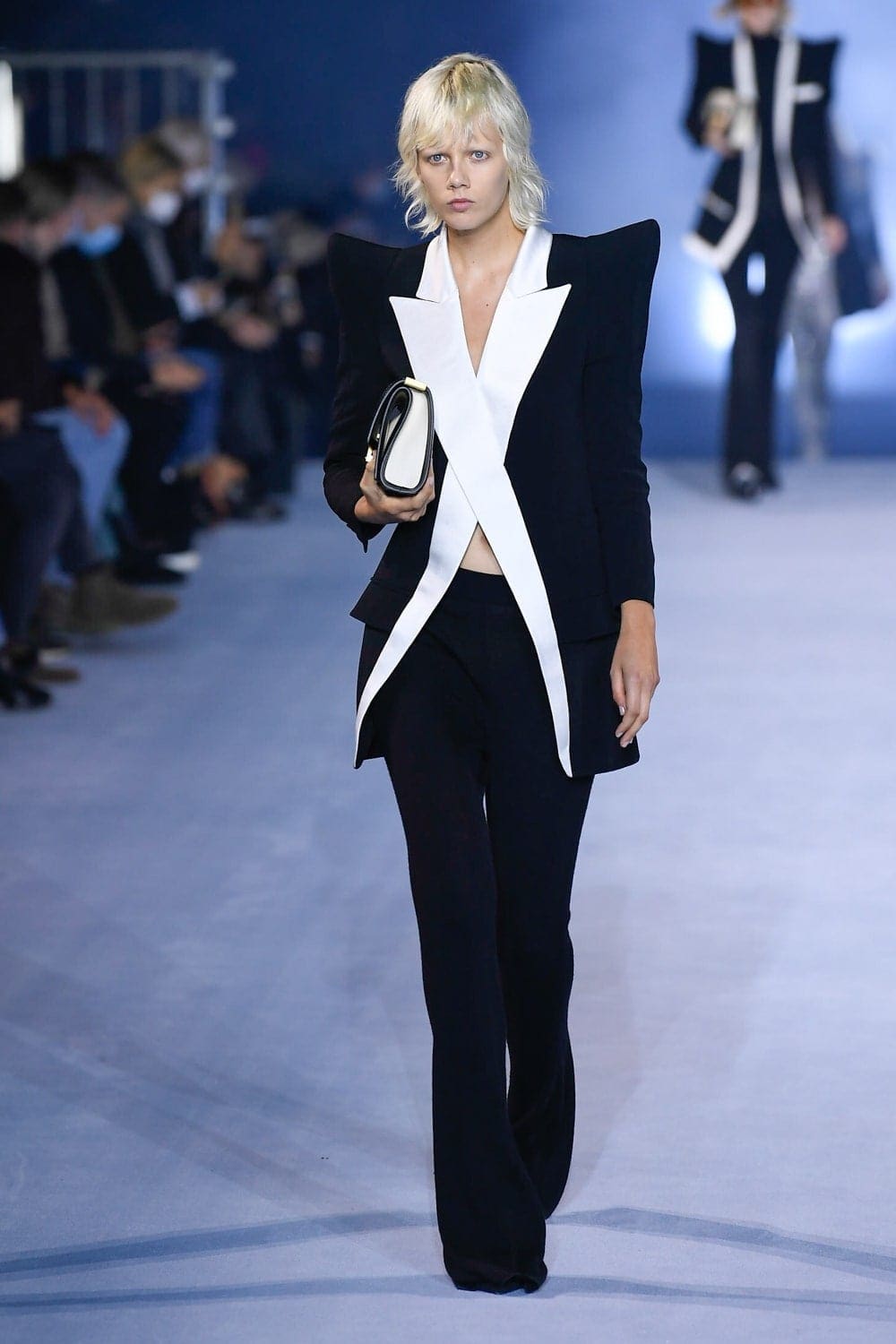 Balmain Printemps Été 2021 par RUNWAY MAGAZINE