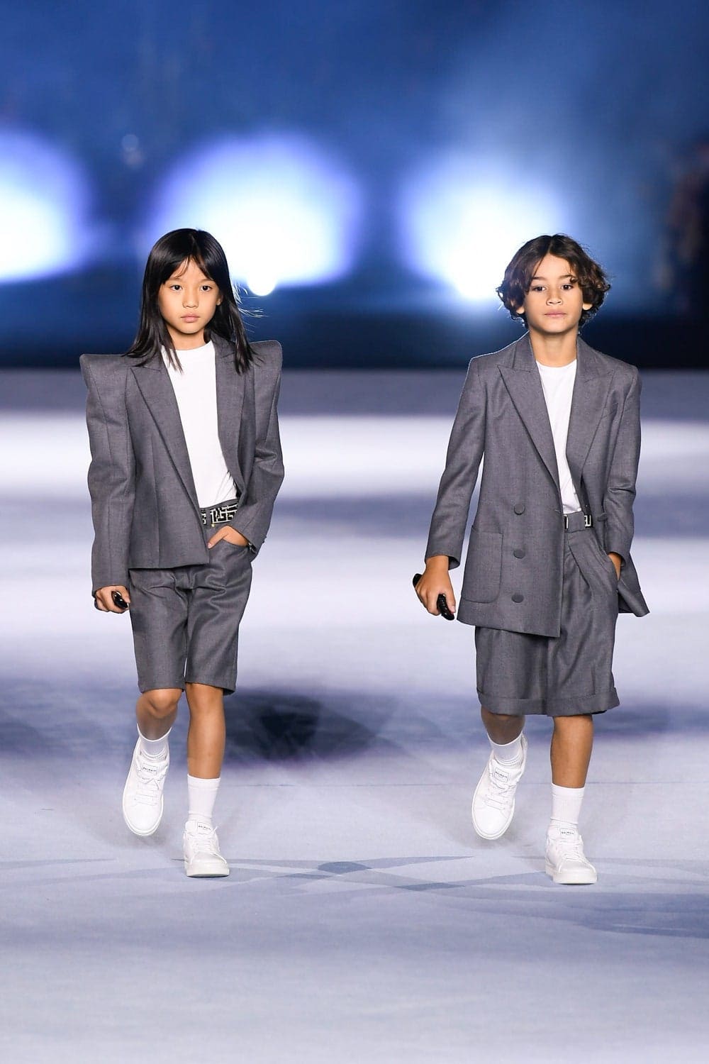 Balmain Printemps Été 2021 par RUNWAY MAGAZINE