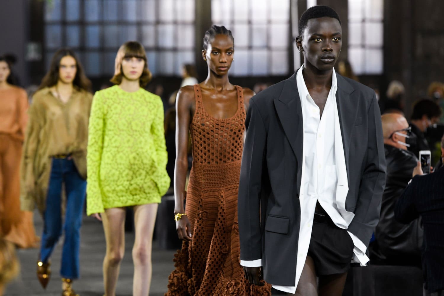 华伦天奴（Valentino）2021春夏米兰by RUNWAY 杂志