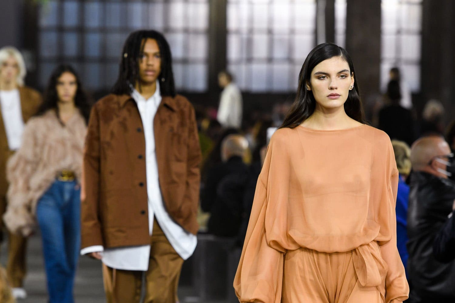 华伦天奴（Valentino）2021春夏米兰by RUNWAY 杂志