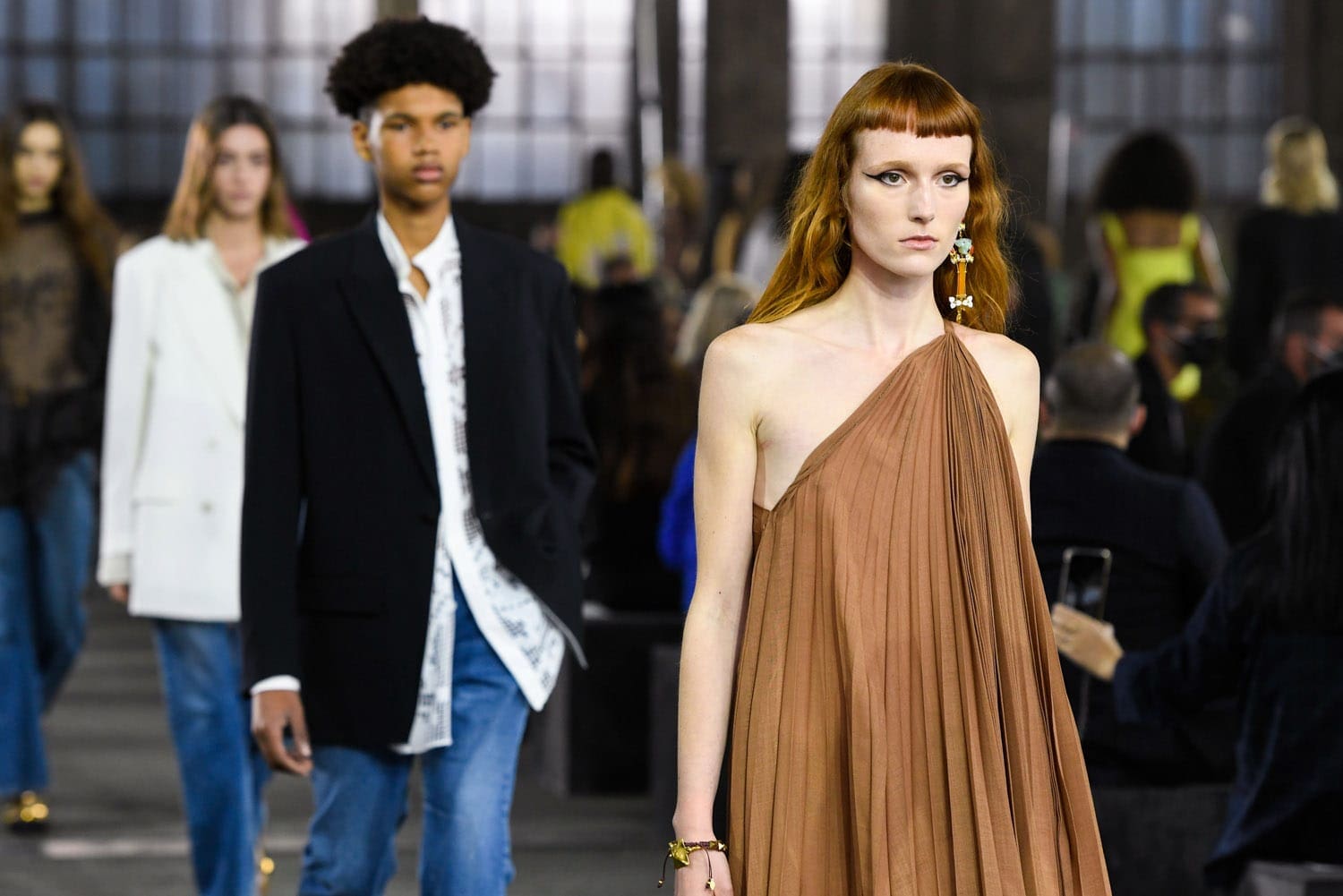 华伦天奴（Valentino）2021春夏米兰by RUNWAY 杂志