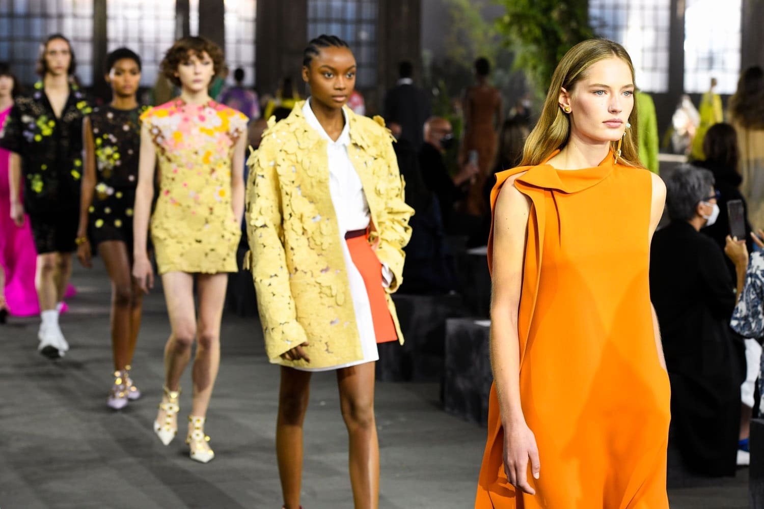 华伦天奴（Valentino）2021春夏米兰by RUNWAY 杂志