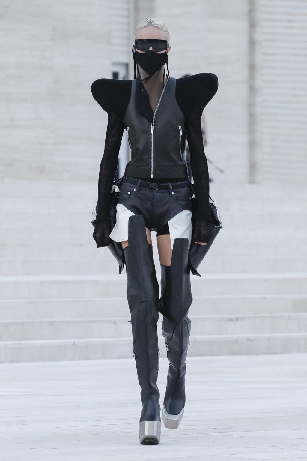 瑞克·欧文斯（Rick Owens）2021年春夏 RUNWAY 杂志