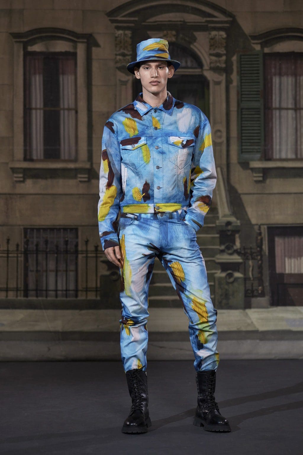 Moschino Men Fall-Winter 2021-2022 by RUNWAY MAGAZINE