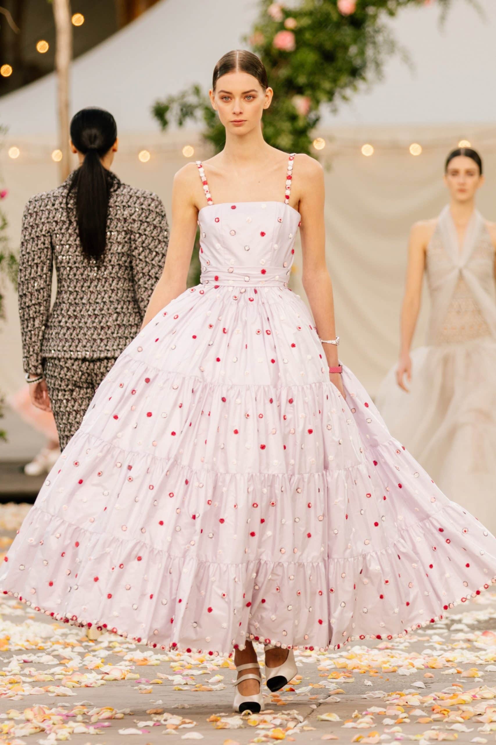 Chanel Haute Couture Printemps Été 2021 par RUNWAY MAGAZINE