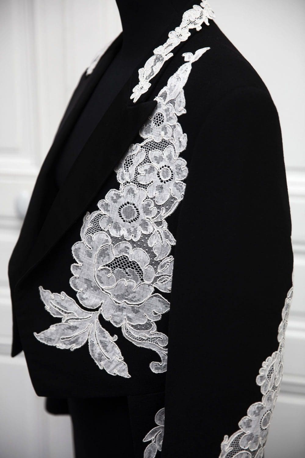 Franck Sorbier Haute Couture Spring Summer 2021 by RUNWAY MAGAZINE. Photo ©Laurent Stephane Montfort