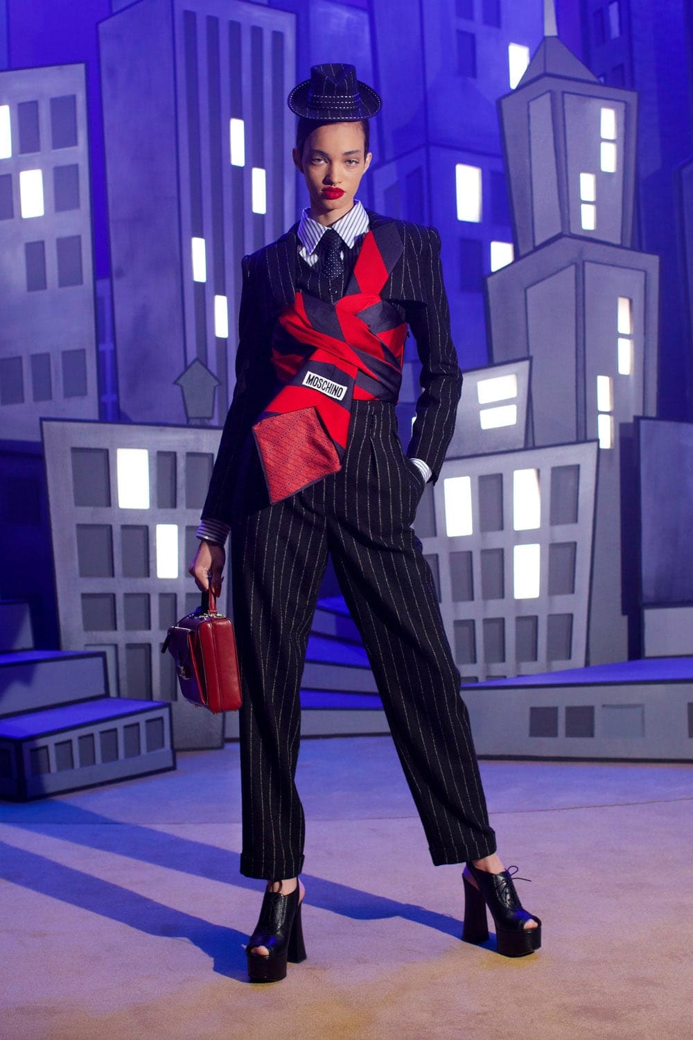 モスキーノ秋2021年-2022年 RUNWAY マガジン
