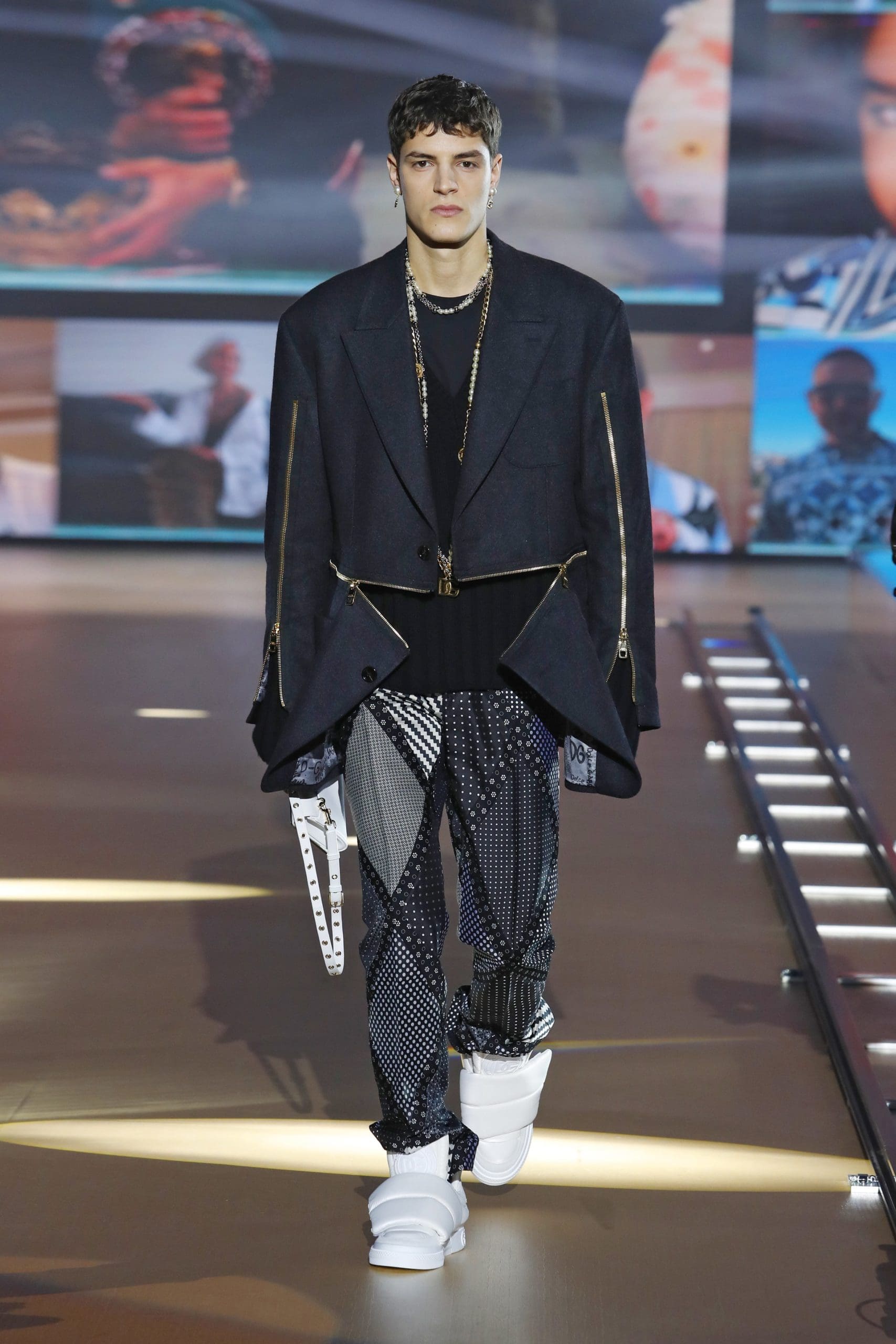 Dolce Gabbana Menswear Fall 2021-2022. Plagiarism checker by Eleonora de Gray - RUNWAY MAGAZINE