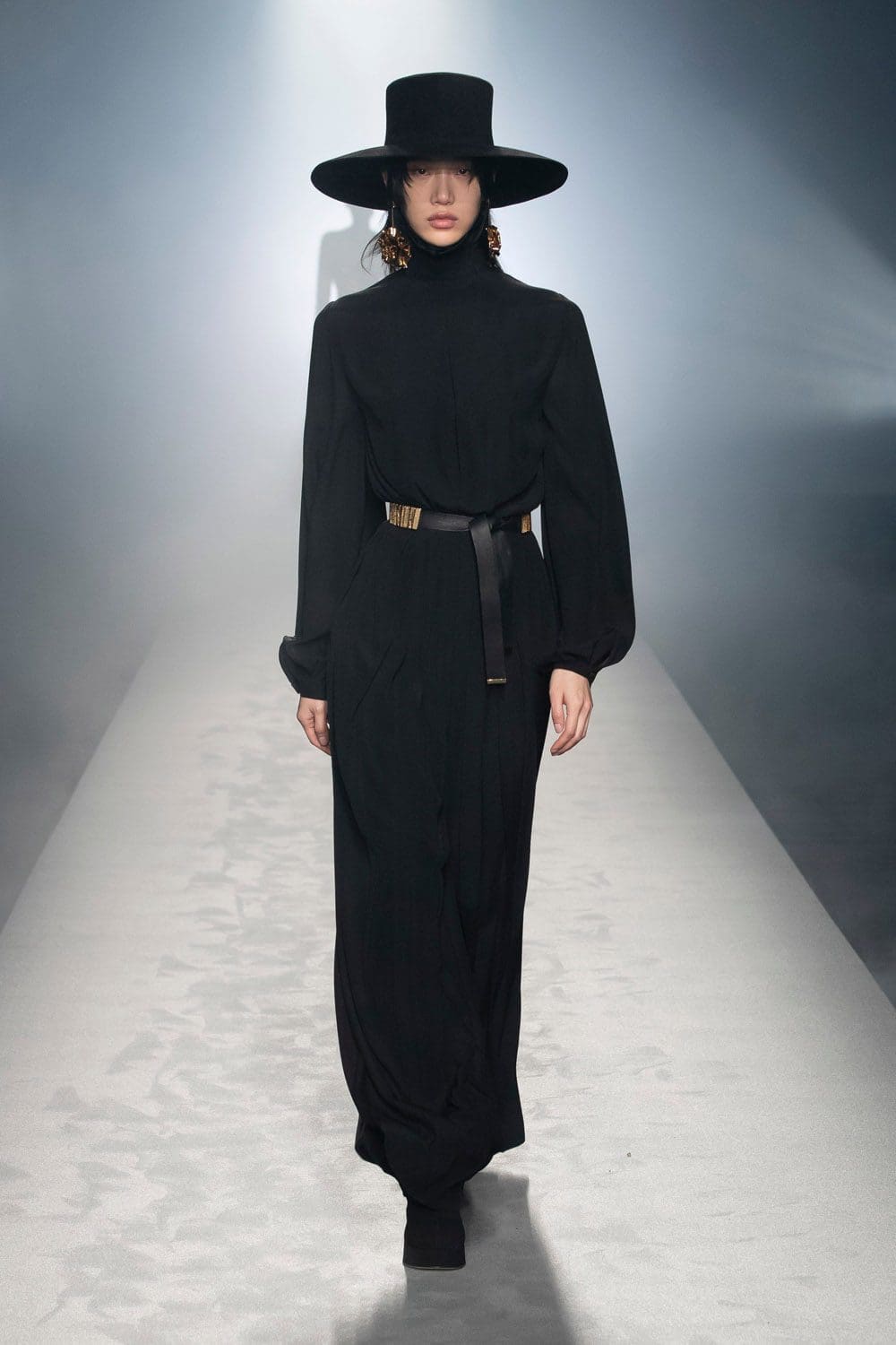 Alberta Ferretti outono-inverno 2021-2022 Milão por RUNWAY MAGAZINE