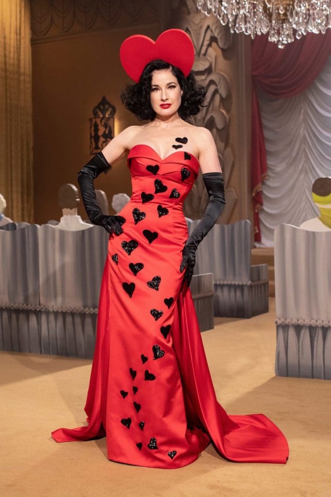 Moschino Fall 2021-2022 by RUNWAY MAGAZINE