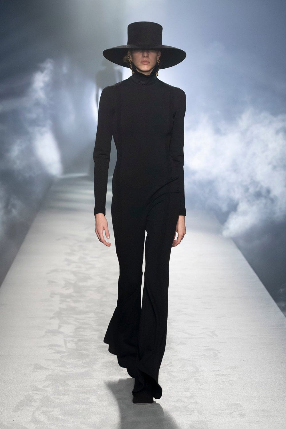 Alberta Ferretti outono-inverno 2021-2022 Milão por RUNWAY MAGAZINE