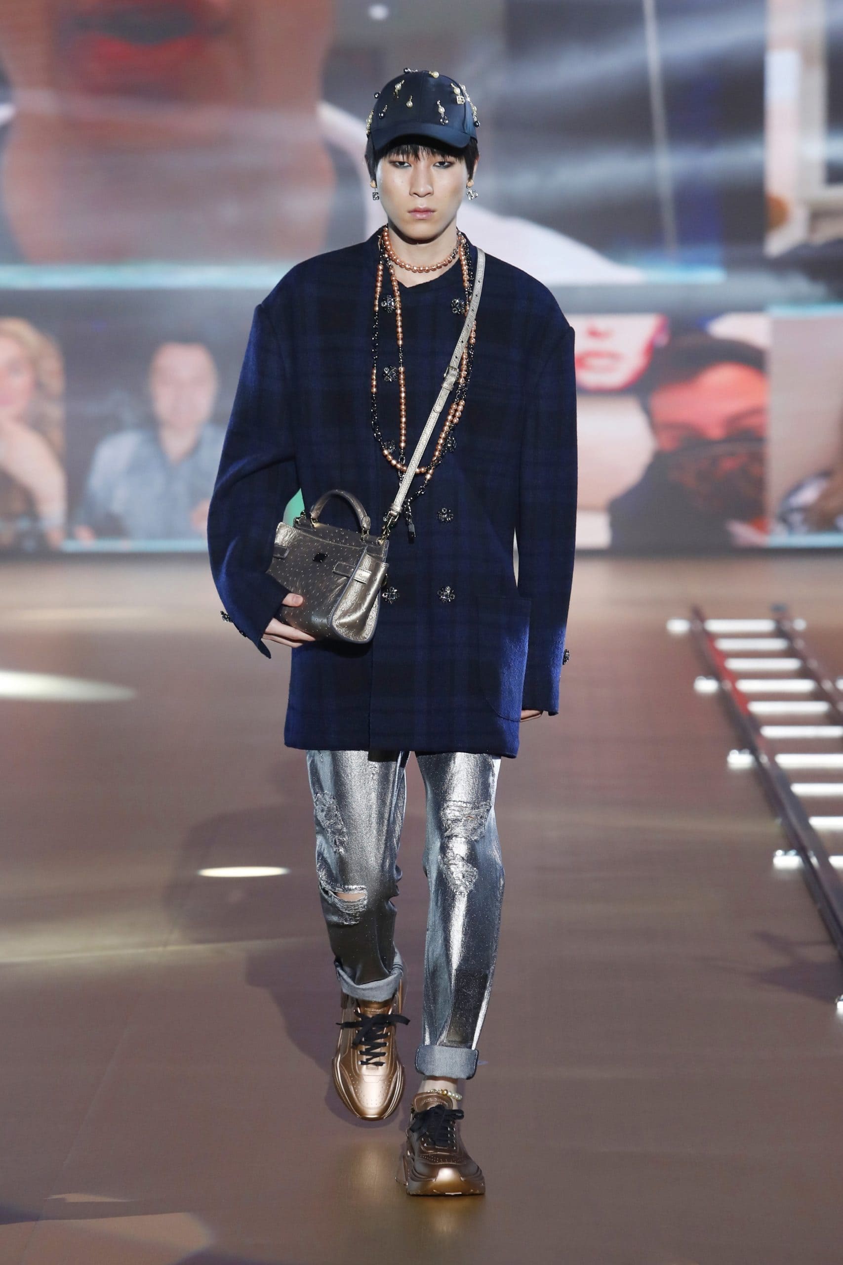 Dolce Gabbana Menswear Fall 2021-2022. Plagiarism checker by Eleonora de Gray - RUNWAY MAGAZINE