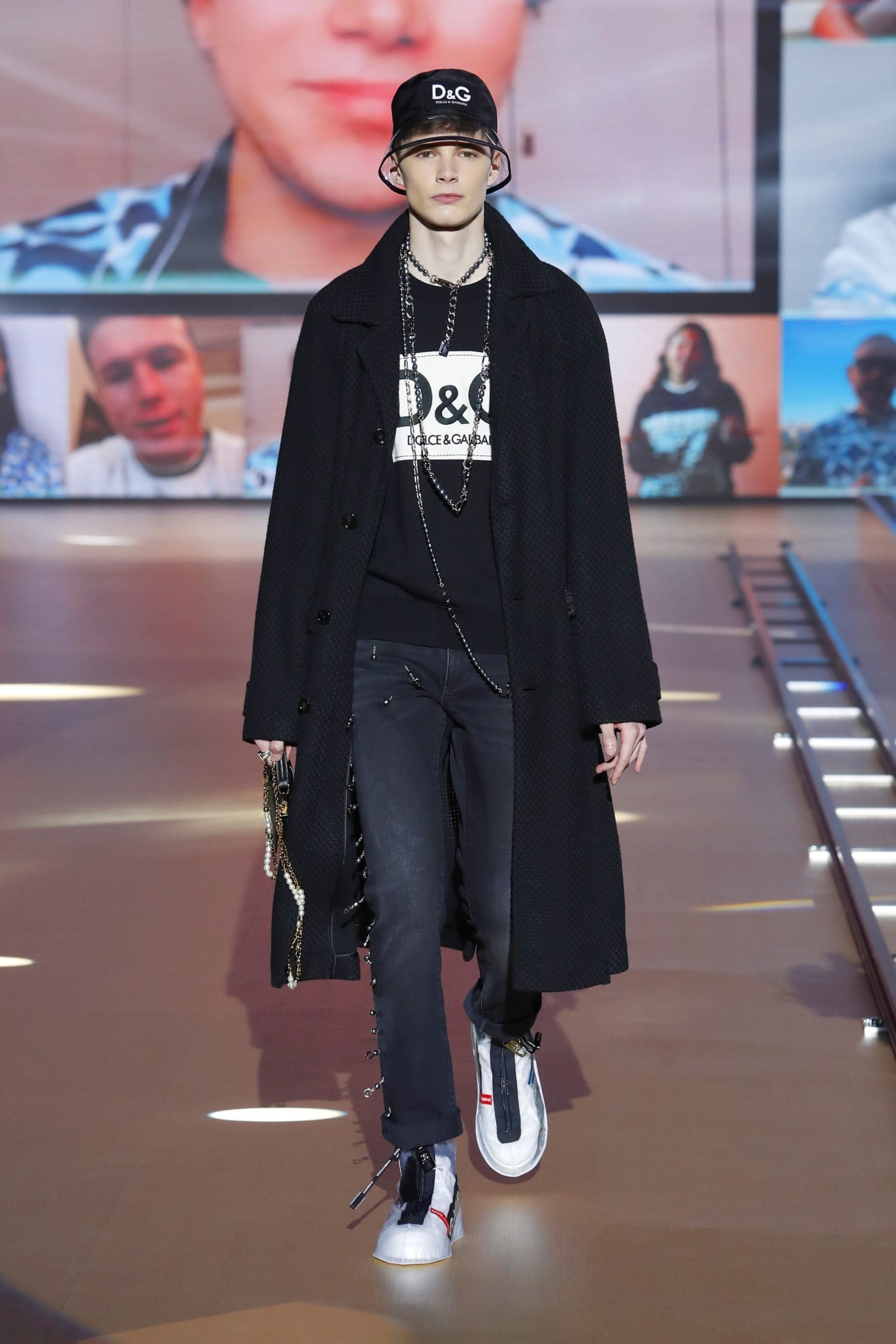 Dolce Gabbana Menswear Fall 2021-2022. Plagiarism checker by Eleonora de Gray - RUNWAY MAGAZINE