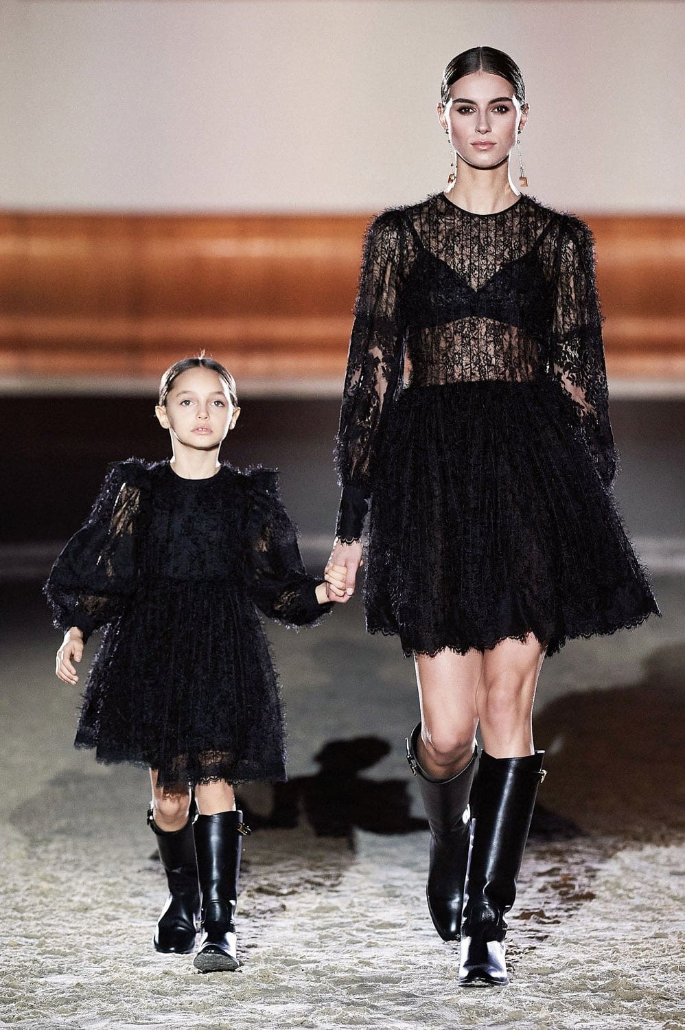 Elisabetta Franchi Automne Hiver 2021-2022 Milan par RUNWAY MAGAZINE