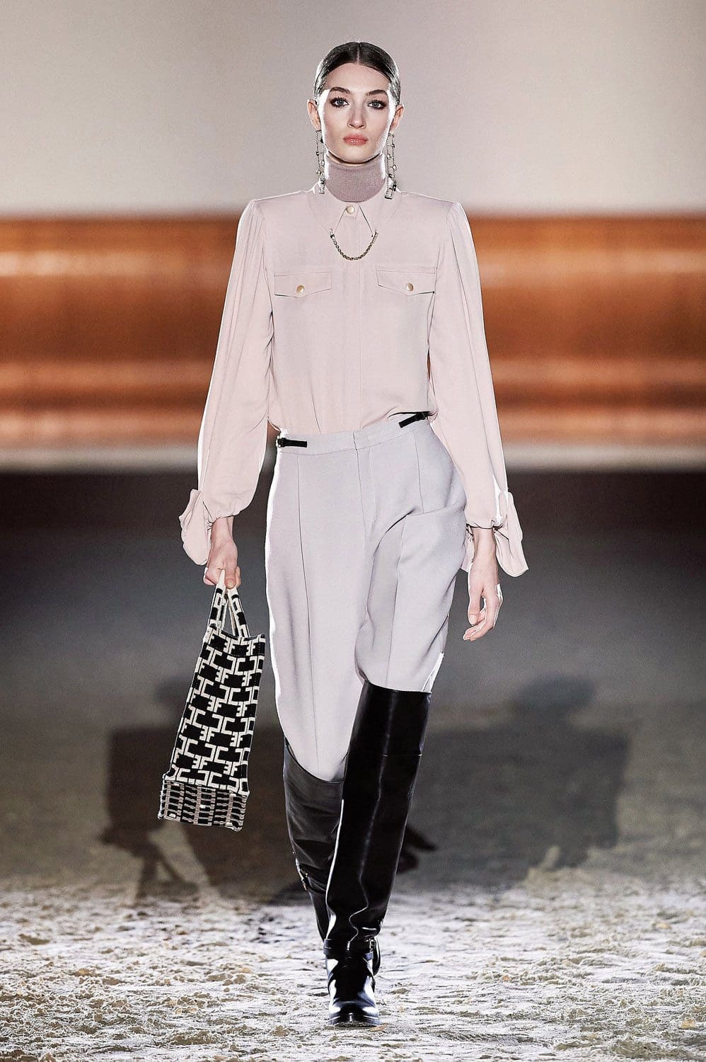 Elisabetta Franchi Automne Hiver 2021-2022 Milan par RUNWAY MAGAZINE