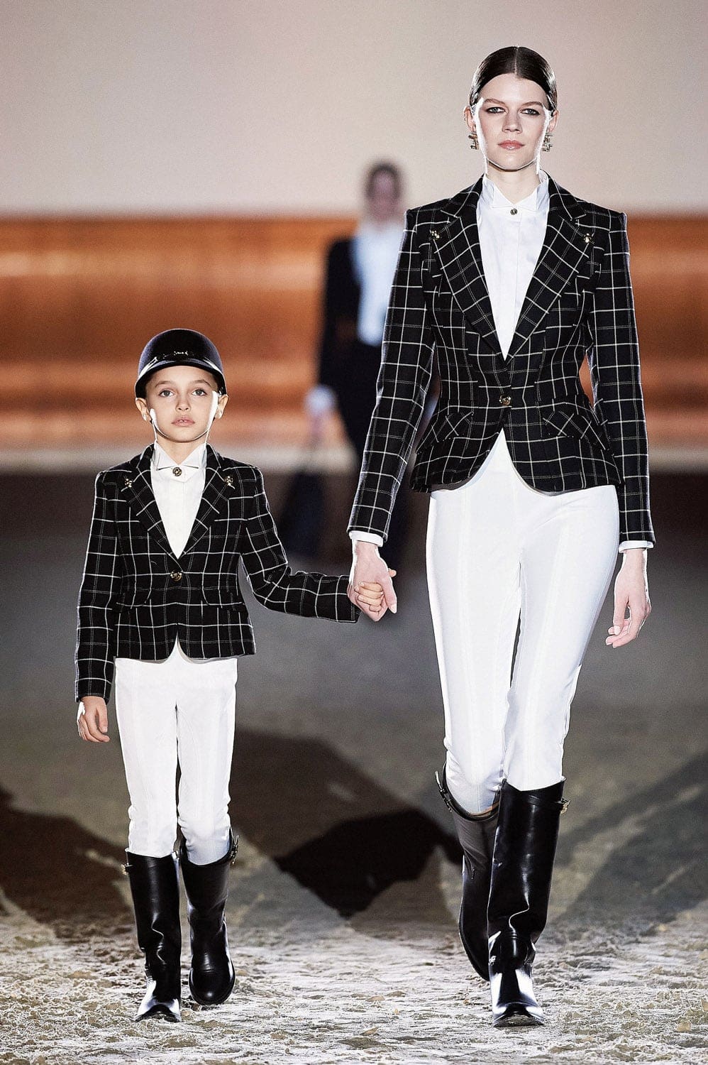 Elisabetta Franchi Automne Hiver 2021-2022 Milan par RUNWAY MAGAZINE