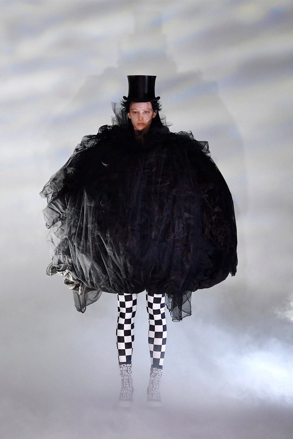 Comme des Garçons Automne Hiver 2021-2022 par RUNWAY MAGAZINE
