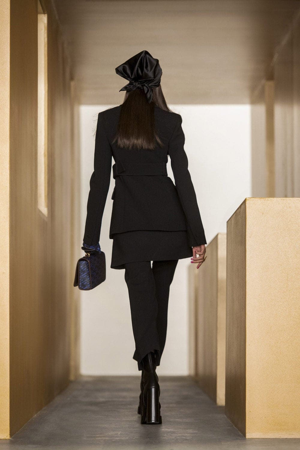 Versace Fall Winter 2021-2022 Paris by RUNWAY MAGAZINE