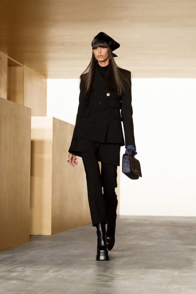 Versace Fall Winter 2021-2022 Paris by RUNWAY MAGAZINE