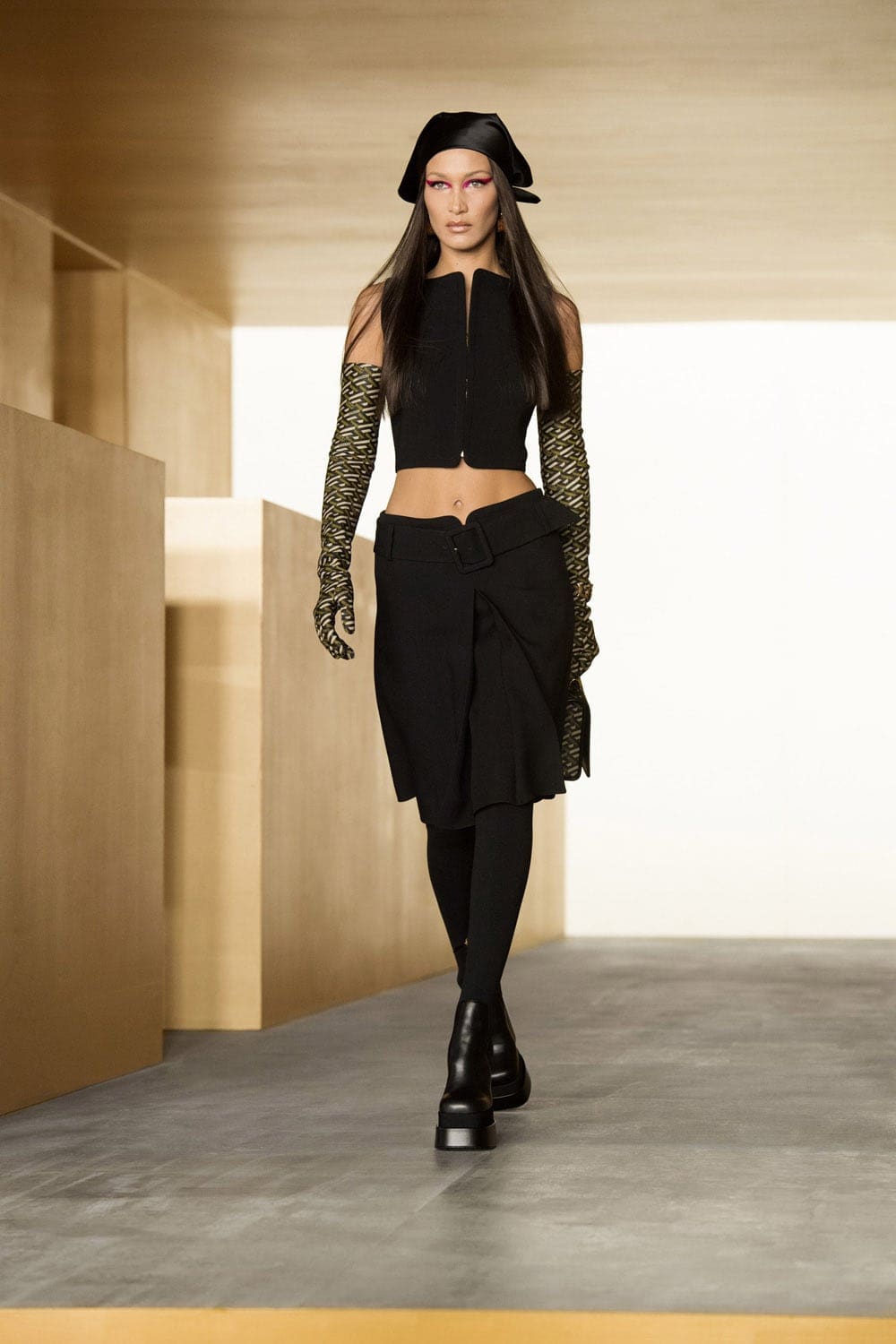 Versace Fall Winter 2021-2022 Paris by RUNWAY MAGAZINE