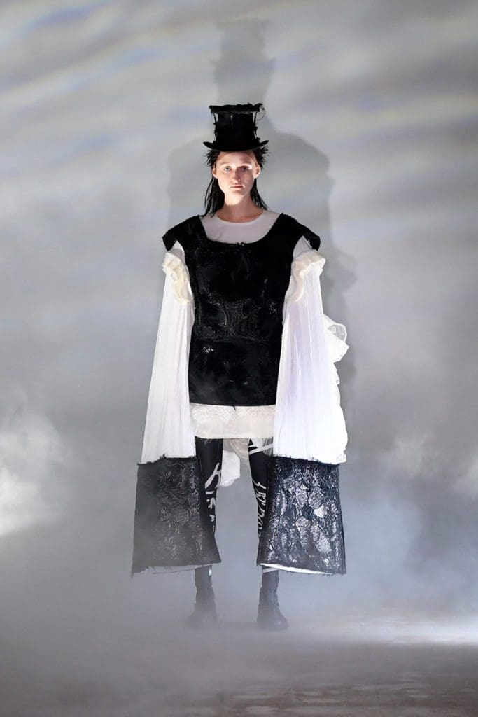 Comme des Garçons Fall Winter 2021-2022 by RUNWAY MAGAZINE