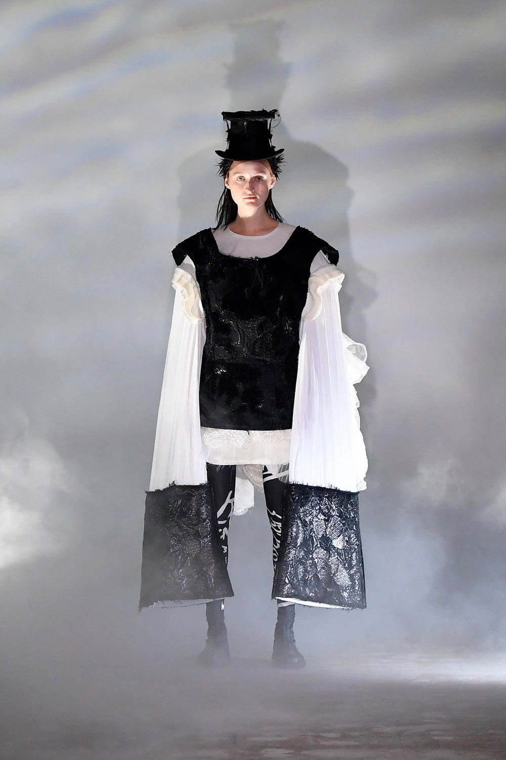 Comme des Garçons Automne Hiver 2021-2022 par RUNWAY MAGAZINE