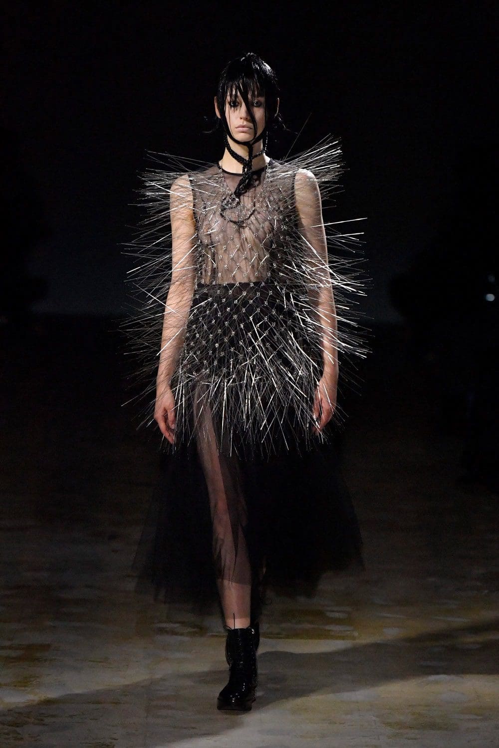 Noir Kei Ninomiya Automne Hiver 2021-2022 par RUNWAY MAGAZINE