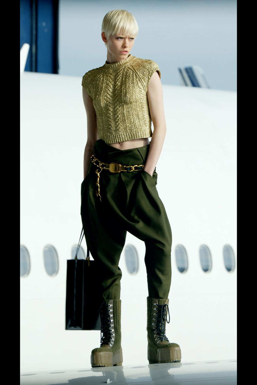 Balmain秋季2021-2022通过 RUNWAY 杂志