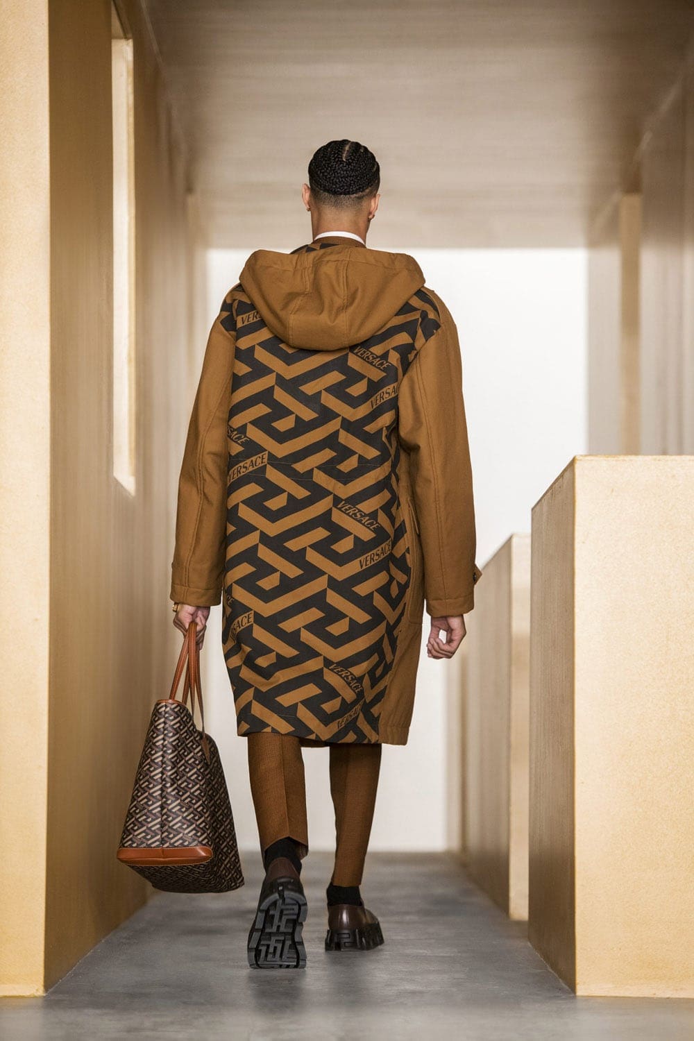 Versace Fall Winter 2021-2022 Paris by RUNWAY MAGAZINE
