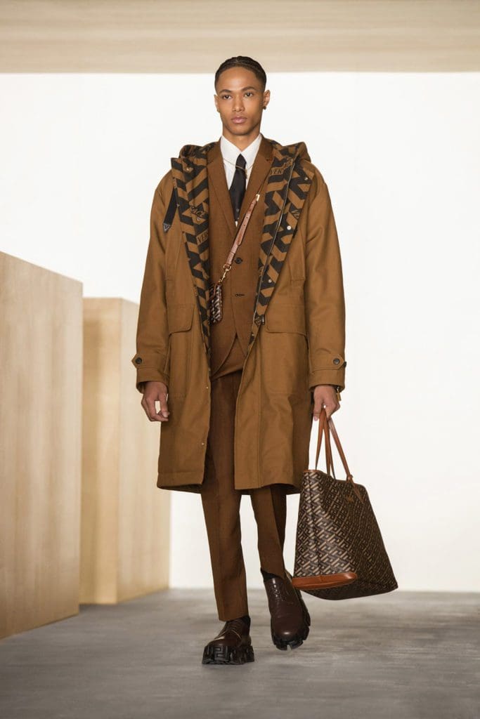 Versace Fall Winter 2021-2022 Paris by RUNWAY MAGAZINE