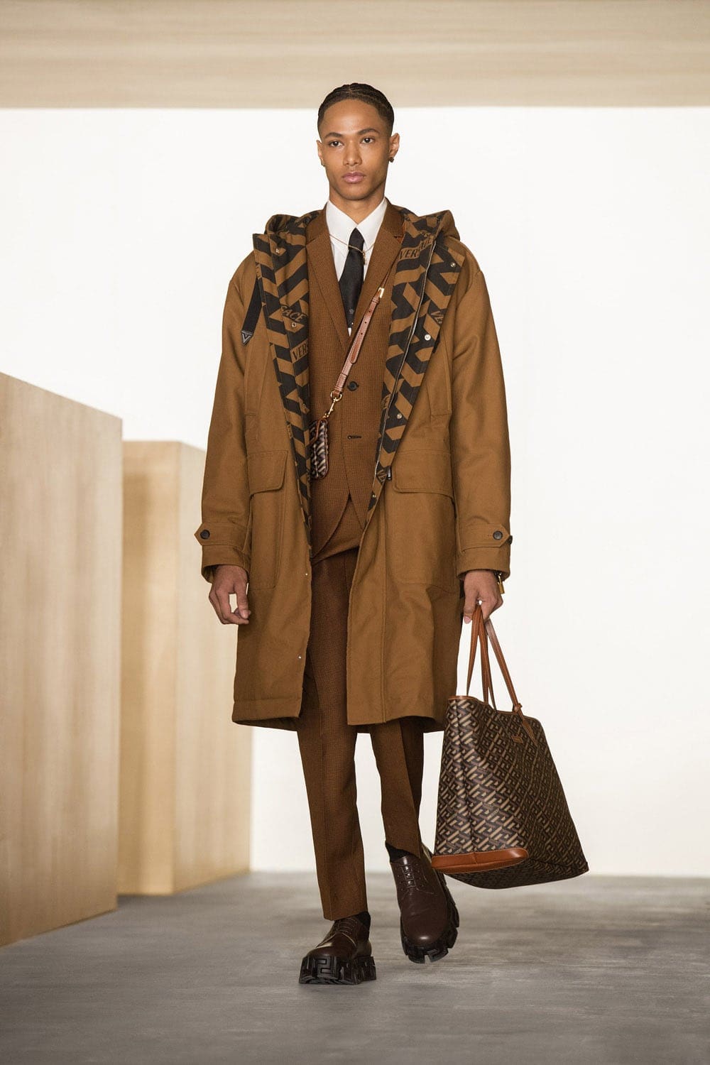 Versace Fall Winter 2021-2022 Paris by RUNWAY MAGAZINE