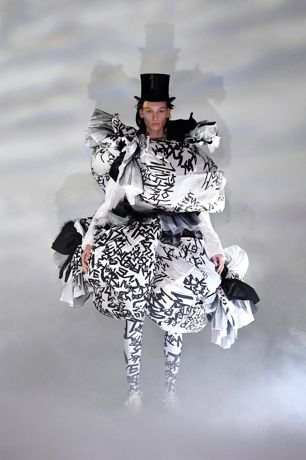 Comme des Garçons Automne Hiver 2021-2022 par RUNWAY MAGAZINE