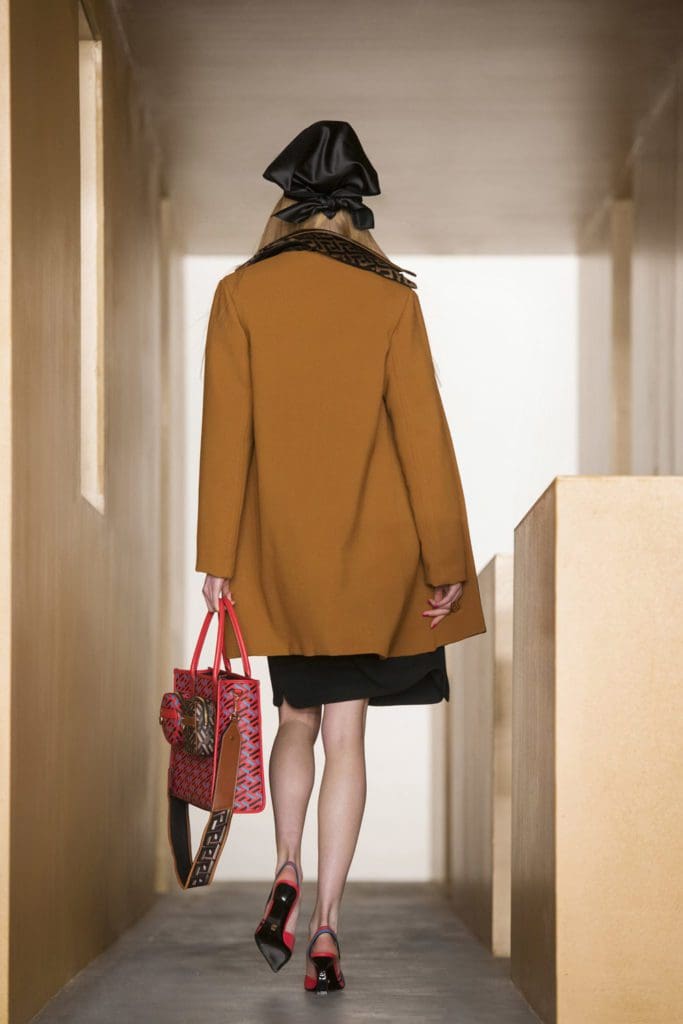 Versace Fall Winter 2021-2022 Paris by RUNWAY MAGAZINE