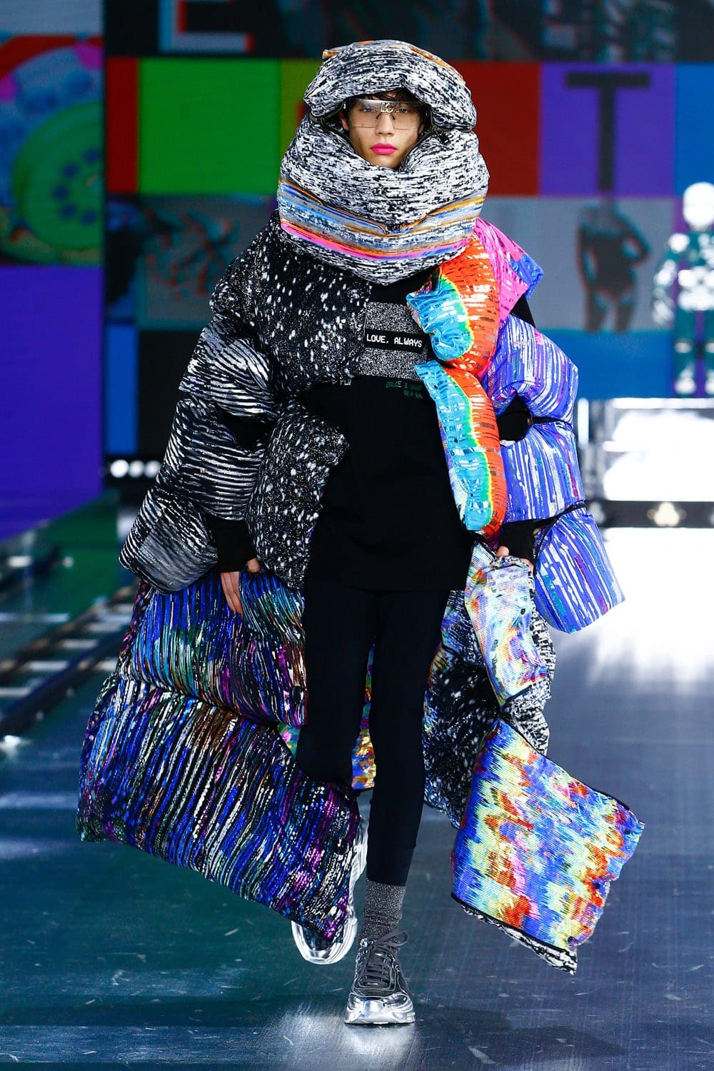 Dolce Gabbana Automne Hiver 2021-2022 par RUNWAY MAGAZINE