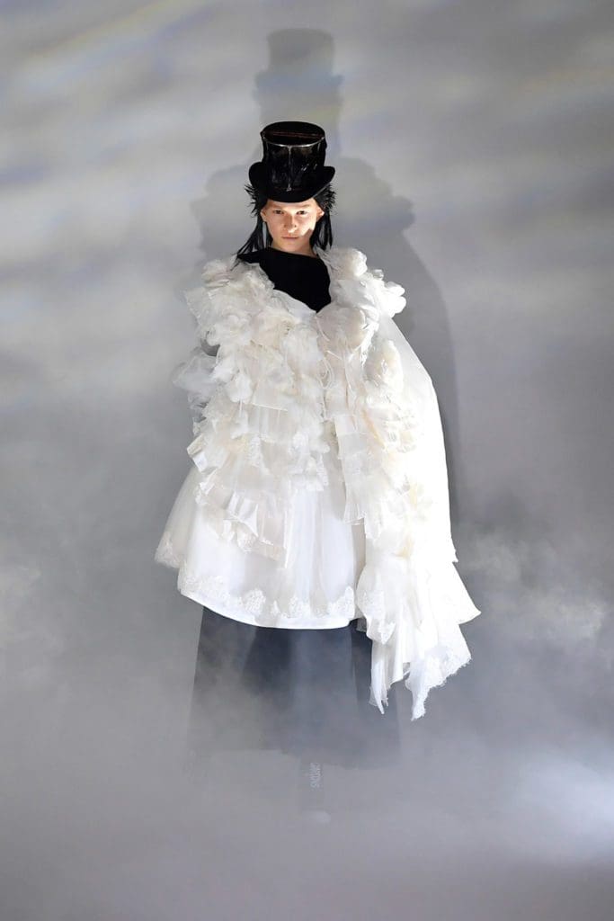 Comme des Garçons Fall Winter 2021-2022 by RUNWAY MAGAZINE