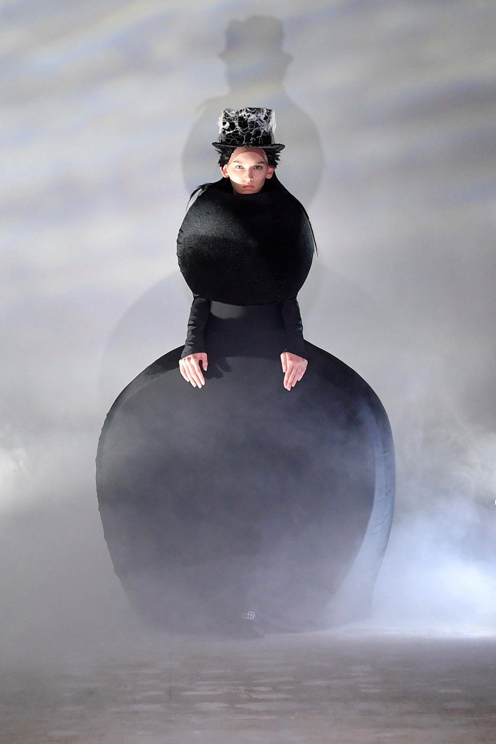 Comme des Garçons Automne Hiver 2021-2022 par RUNWAY MAGAZINE