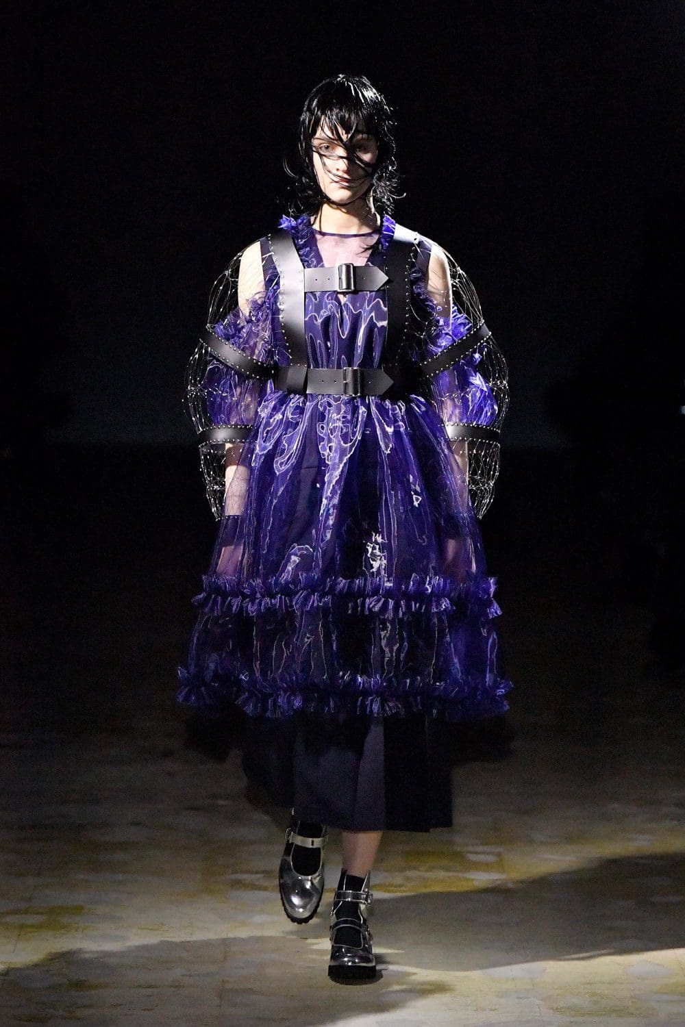 Noir Kei Ninomiya Automne Hiver 2021-2022 par RUNWAY MAGAZINE