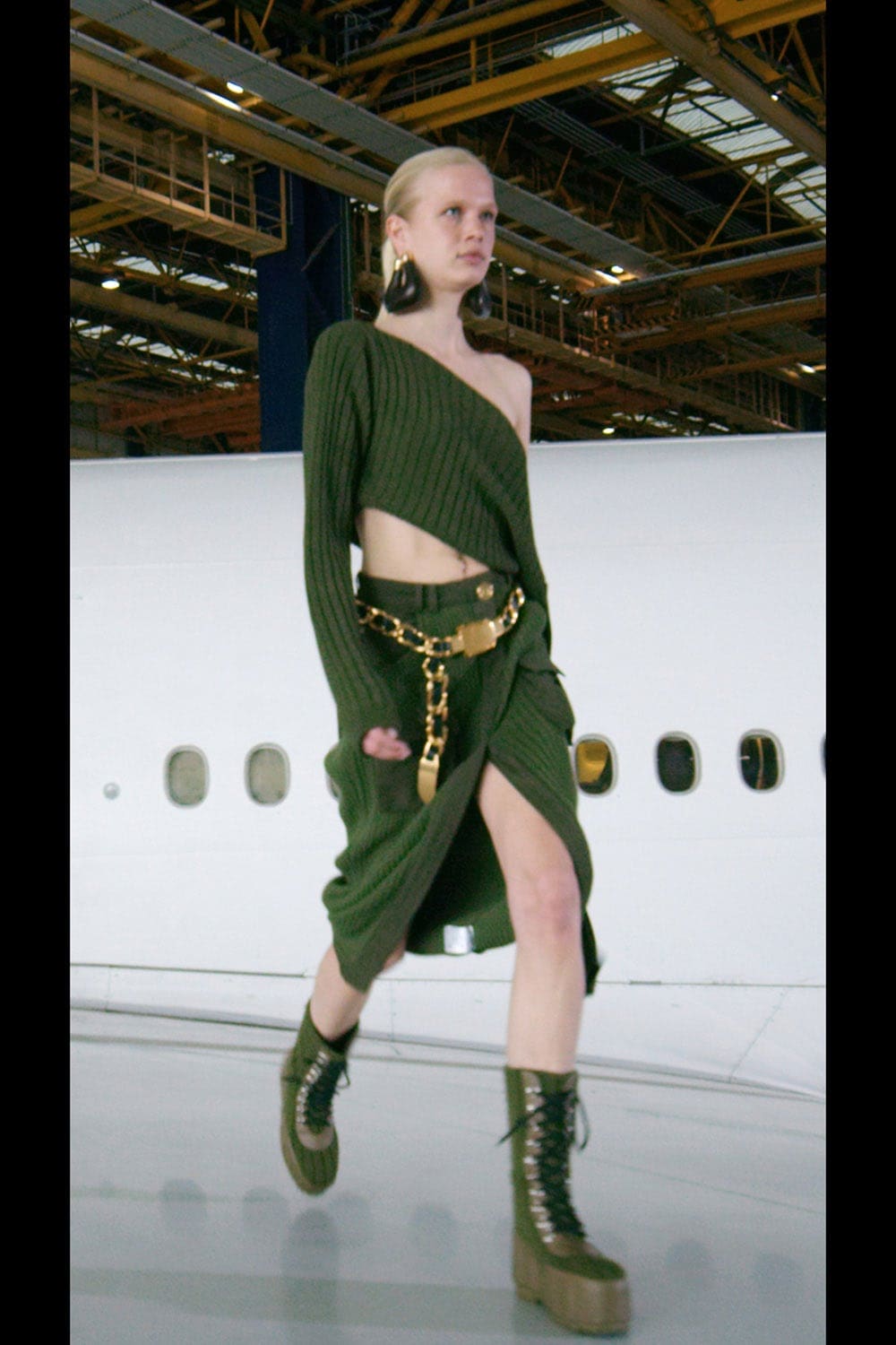 Balmain秋季2021-2022通过 RUNWAY 杂志
