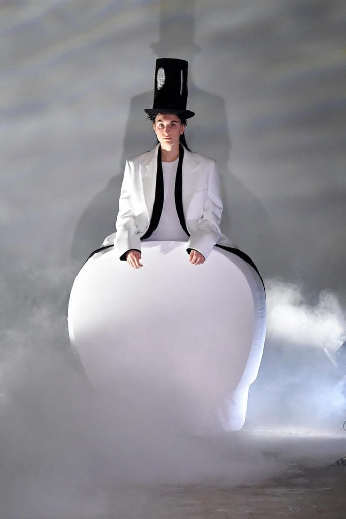 Comme des Garçons Fall Winter 2021-2022 by RUNWAY MAGAZINE