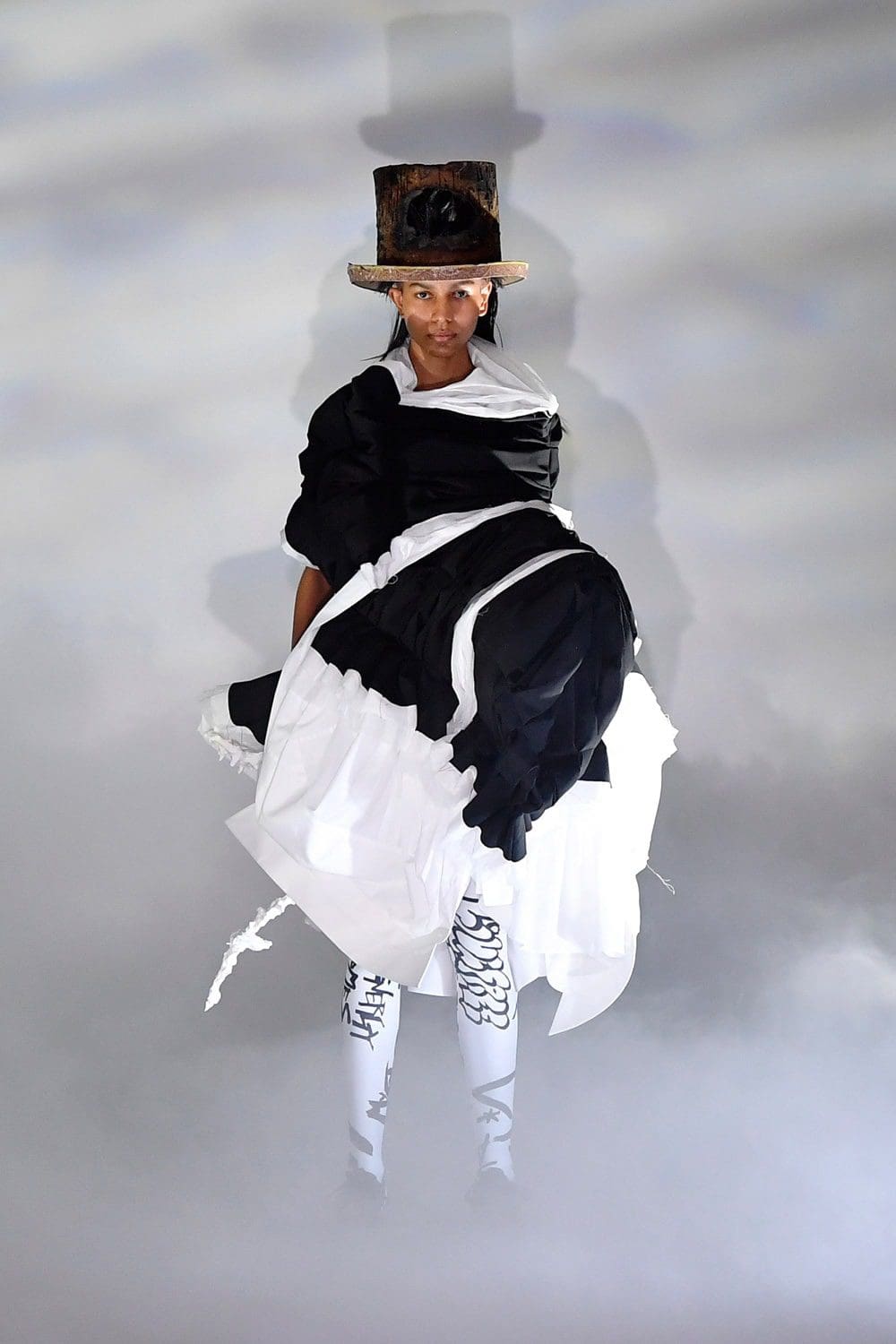 Comme des Garçons Automne Hiver 2021-2022 par RUNWAY MAGAZINE