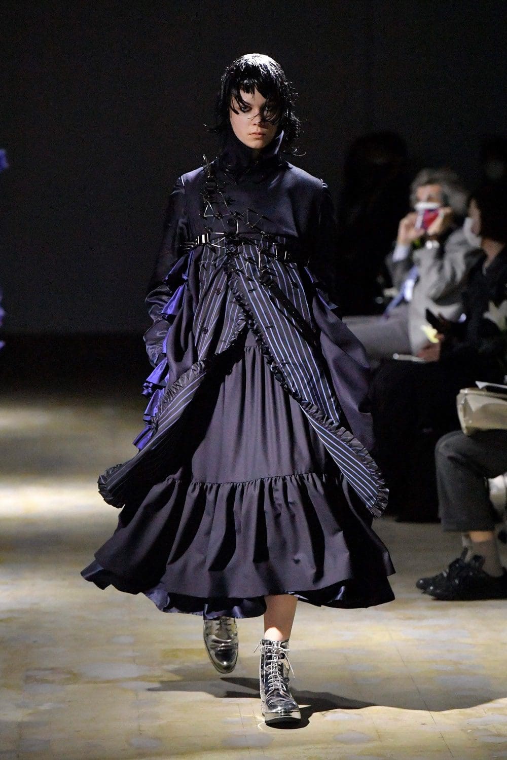 Noir Kei Ninomiya Automne Hiver 2021-2022 par RUNWAY MAGAZINE