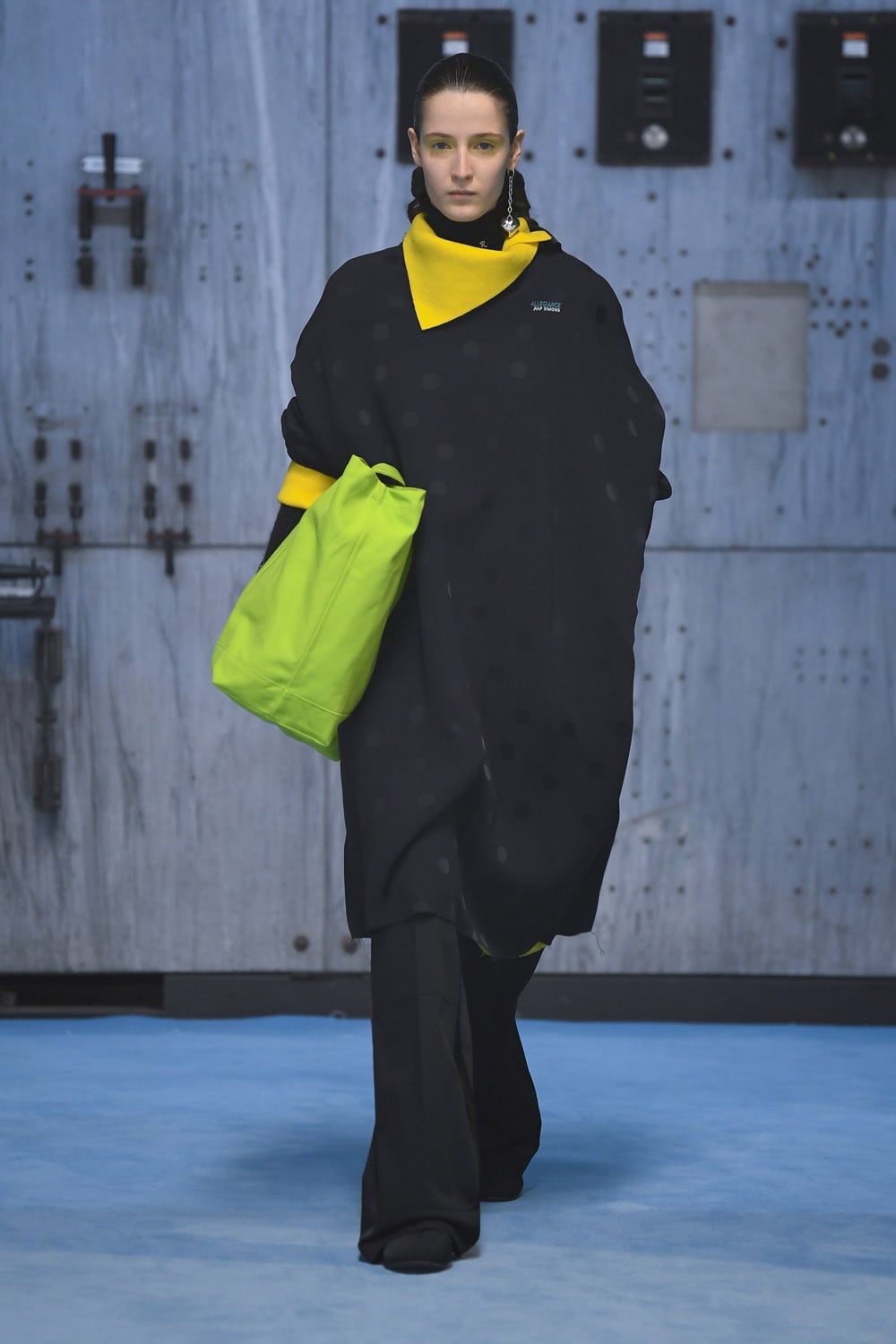 Raf Simons Automne Hiver 2021-2022 Milan by RUNWAY MAGAZINE