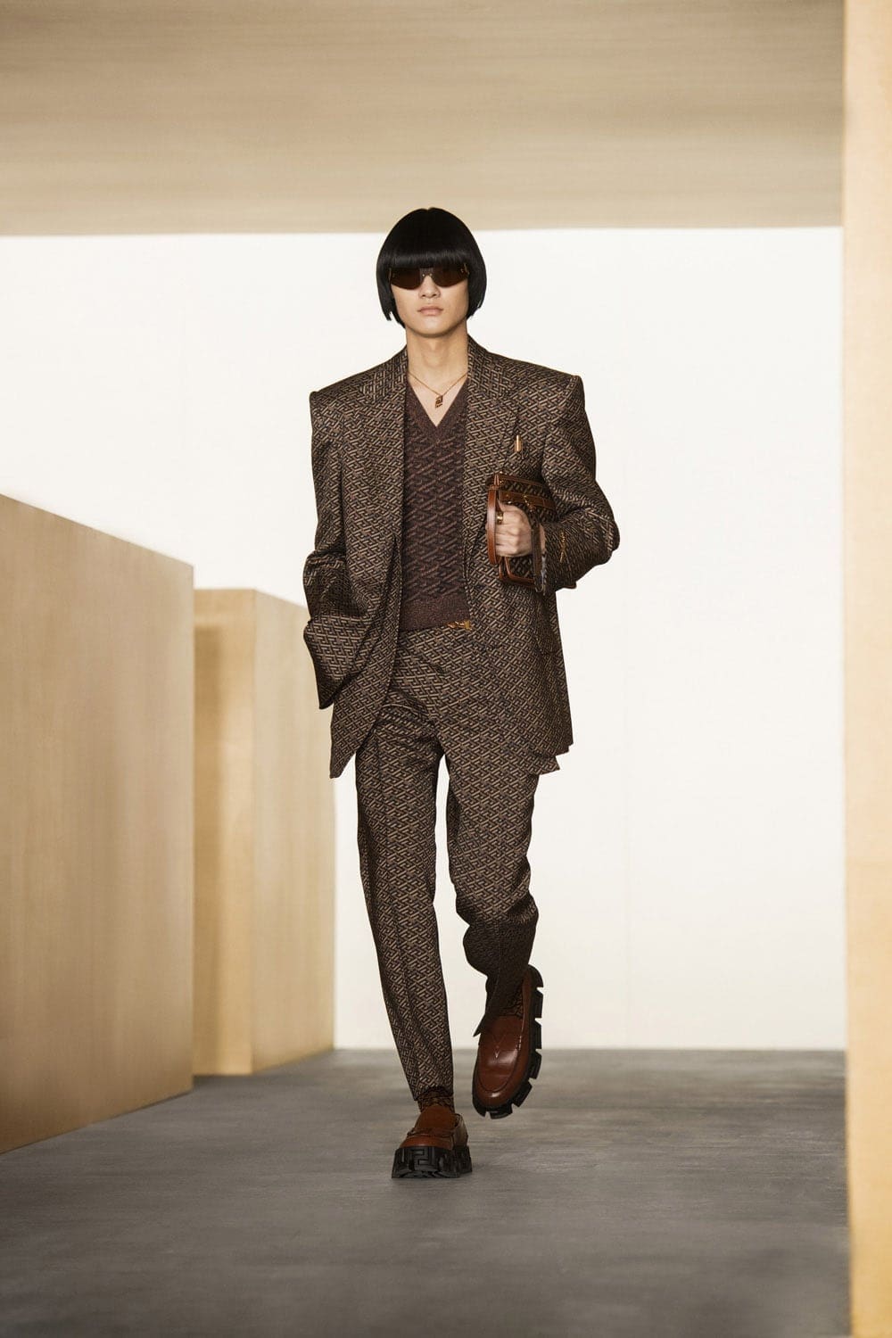 Versace Fall Winter 2021-2022 Paris by RUNWAY MAGAZINE