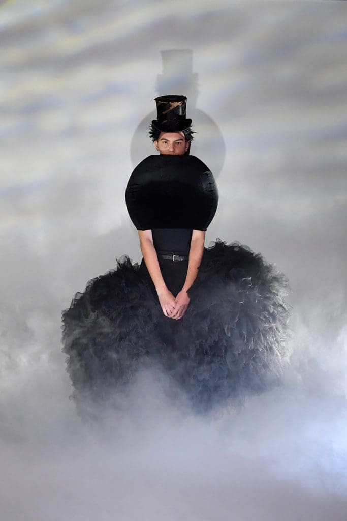 Comme des Garçons Fall Winter 2021-2022 by RUNWAY MAGAZINE